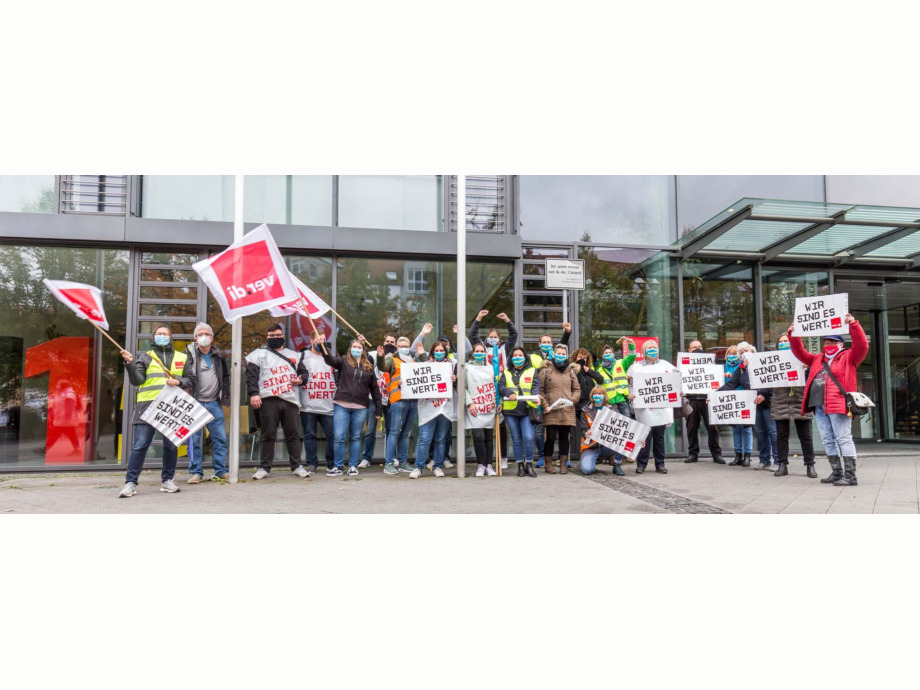 ver.di macht Druck - Warnstreik zur Tarifrunde im Öffentlichen Dienst in Offenbach ver.di macht Druck - Warnstreik zur Tarifrunde im Öffentlichen Dienst in Offenbach