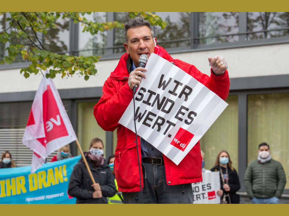 ver.di macht Druck - Alexander Klein, stellvertretender Geschäftsführer des ver.di-Bezirks Frankfurt am Main und Region ver.di macht Druck - Alexander Klein, stellvertretender Geschäftsführer des ver.di-Bezirks Frankfurt am Main und Region