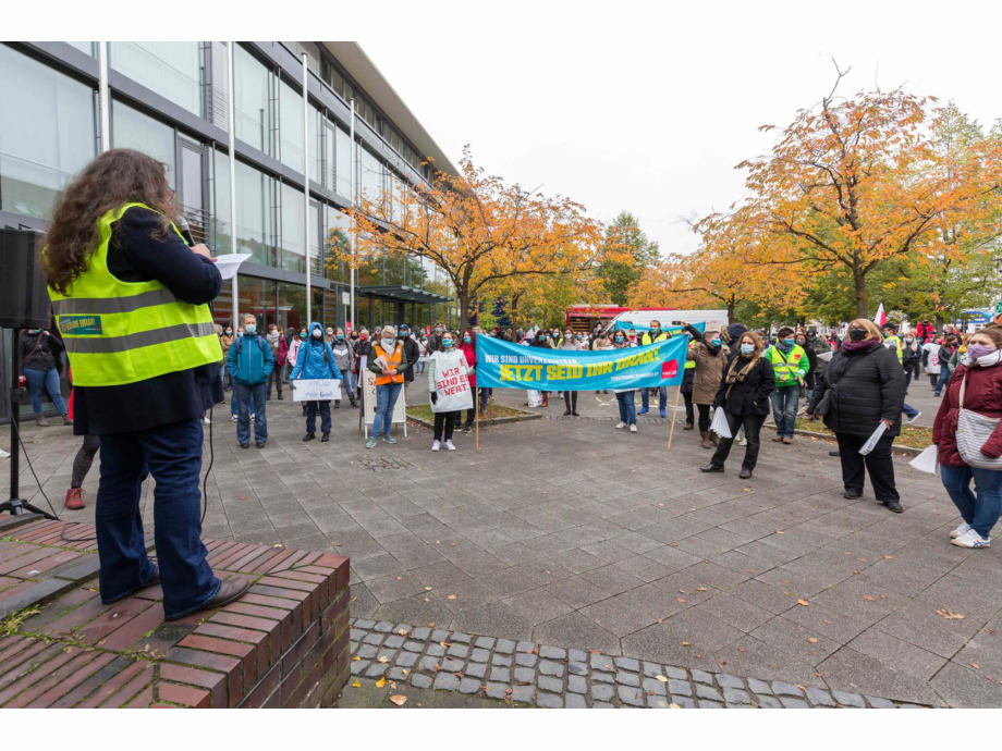 ver.di macht Druck - Warnstreik zur Tarifrunde im Öffentlichen Dienst in Offenbach ver.di macht Druck - Warnstreik zur Tarifrunde im Öffentlichen Dienst in Offenbach