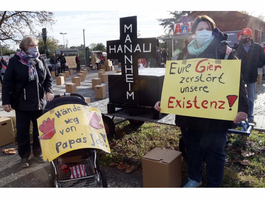 Schwarze-Wolken über Großauheim - Protest am 5.10.2020 gegen die Schließung von Hitachi-ABB