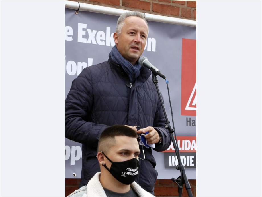 Schwarze-Wolken über Großauheim - Protest am 5.10.2020 gegen die Schließung von Hitachi-ABB