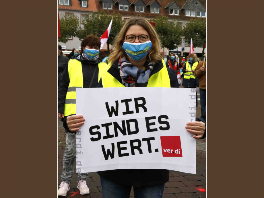 Wir reißen die Ost-West-Arbeitszeitmauer nieder - Streikaktion am 16.10. in Hanau Wir reißen die Ost-West-Arbeitszeitmauer nieder - Streikaktion am 16.10. in Hanau