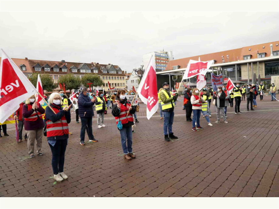Wir reißen die Ost-West-Arbeitszeitmauer nieder - Streikaktion am 16.10. in Hanau Wir reißen die Ost-West-Arbeitszeitmauer nieder - Streikaktion am 16.10. in Hanau