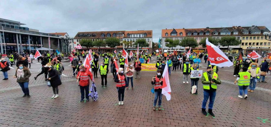 Wir reißen die Ost-West-Arbeitszeitmauer nieder – Warnstreikaktion am 16.10. in Hanau