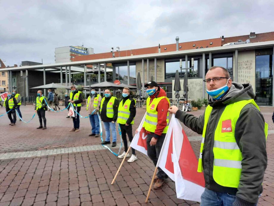 Wir reißen die Ost-West-Arbeitszeitmauer nieder – Warnstreikaktion am 16.10. in Hanau Wir reißen die Ost-West-Arbeitszeitmauer nieder – Warnstreikaktion am 16.10. in Hanau