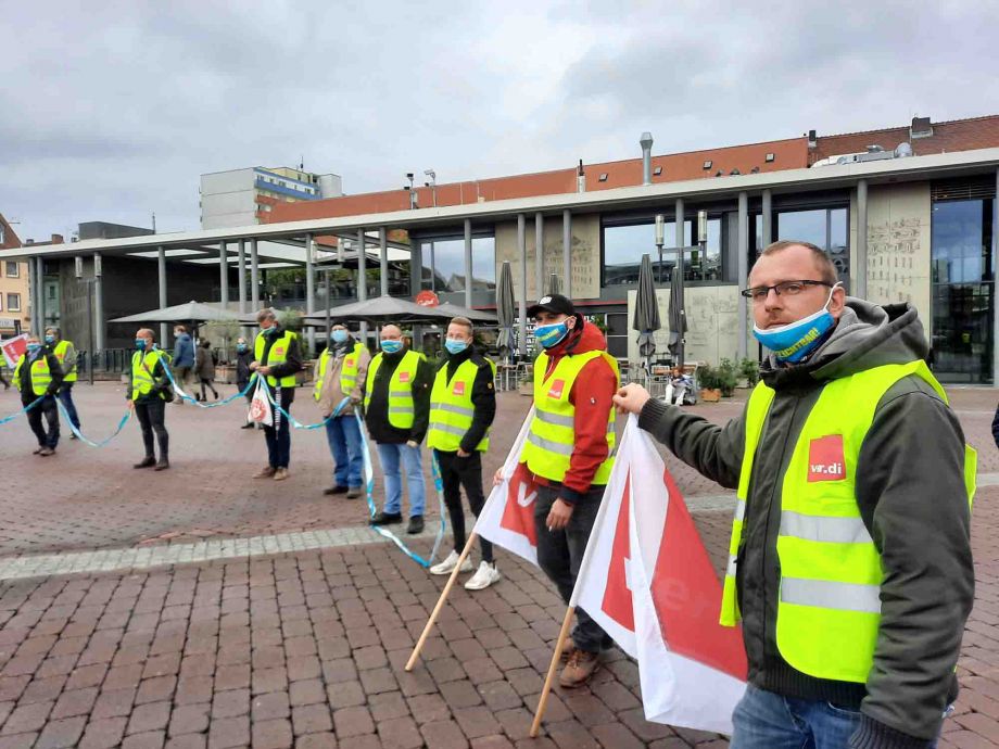 Wir reißen die Ost-West-Arbeitszeitmauer nieder – Warnstreikaktion am 16.10. in Hanau