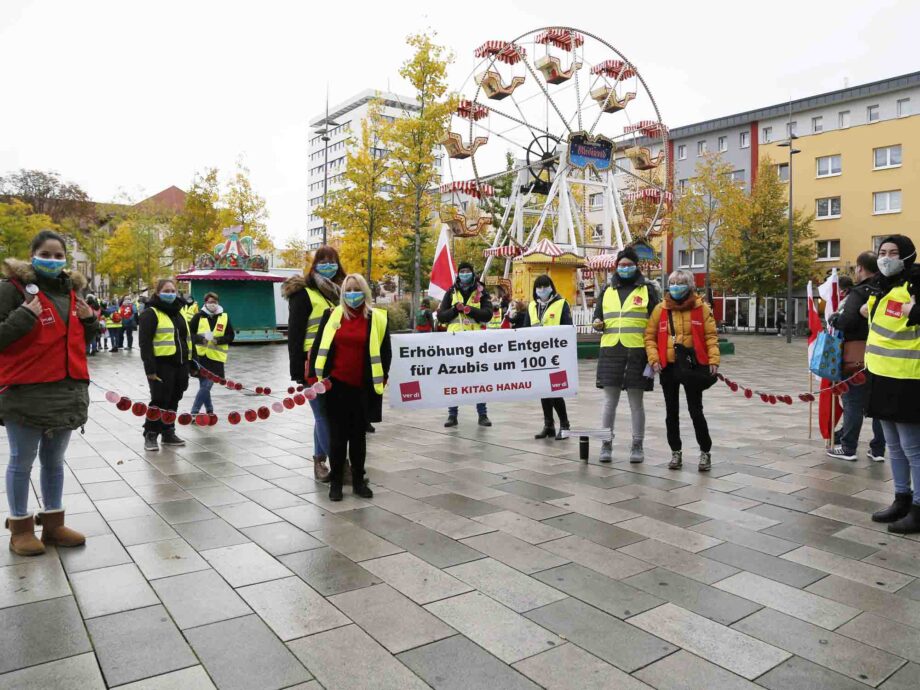 Wir reißen die Ost-West-Arbeitszeitmauer nieder - Streikaktion am 16.10. in Hanau Wir reißen die Ost-West-Arbeitszeitmauer nieder - Streikaktion am 16.10. in Hanau