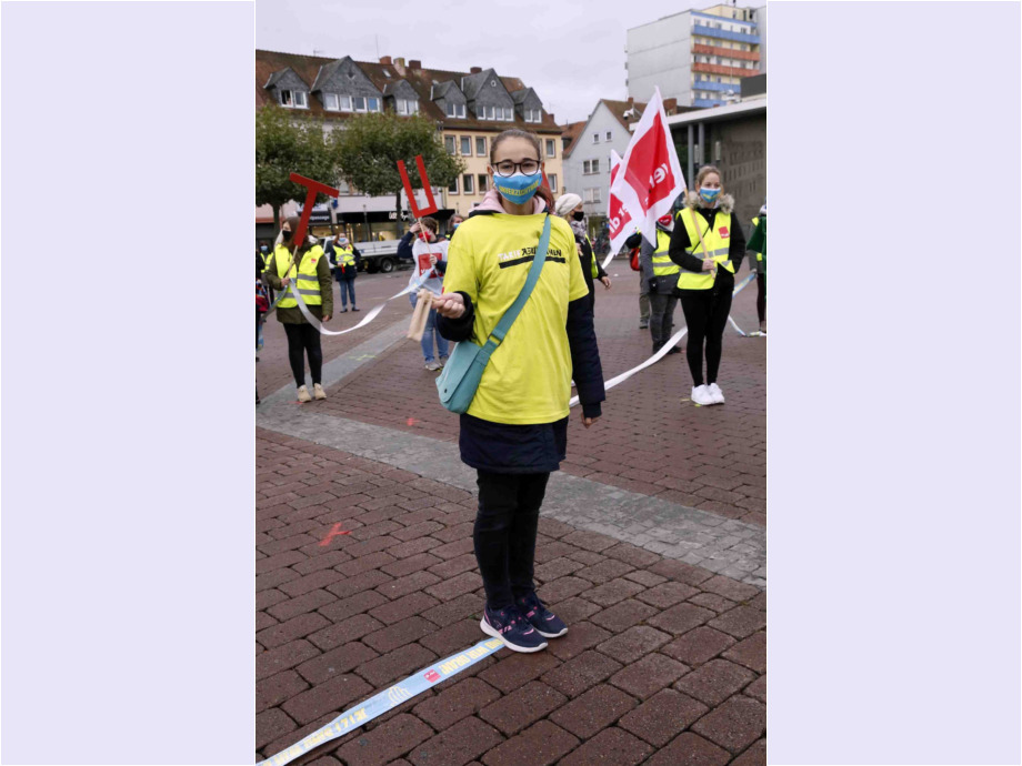 Wir reißen die Ost-West-Arbeitszeitmauer nieder - Streikaktion am 16.10. in Hanau Wir reißen die Ost-West-Arbeitszeitmauer nieder - Streikaktion am 16.10. in Hanau