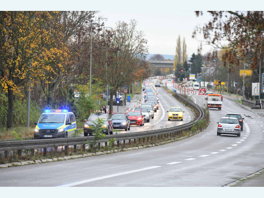 Warnstreik und Autocorsoam 19. November 2020 für den Erhalt der Arbeitsplätze bei Hitachi ABB Power Grids in Hanau-Großauheim