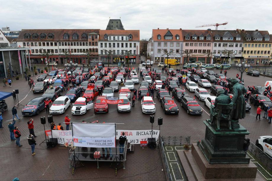 Warnstreik und Autocorsoam 19. November 2020 für den Erhalt der Arbeitsplätze bei Hitachi ABB Power Grids in Hanau-Großauheim