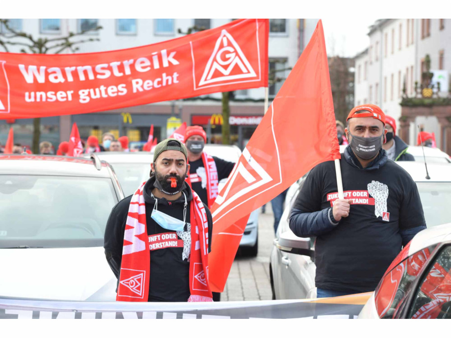 Warnstreik und Autocorsoam 19. November 2020 für den Erhalt der Arbeitsplätze bei Hitachi ABB Power Grids in Hanau-Großauheim Warnstreik und Autocorsoam 19. November 2020 für den Erhalt der Arbeitsplätze bei Hitachi ABB Power Grids in Hanau-Großauheim