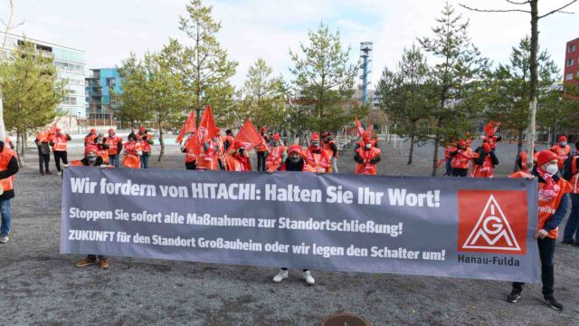Streikende aus dem Werk Hanau-Großauheim von ABB-Hitachi zum Aktionsbesuch vor der Konzernzentrale in Zürich Streikende aus dem Werk Hanau-Großauheim von ABB-Hitachi zum Aktionsbesuch vor der Konzernzentrale in Zürich