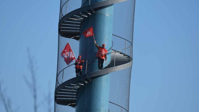 Streikende aus dem Werk Hanau-Großauheim von ABB-Hitachi zum Aktionsbesuch vor der Konzernzentrale in Zürich Streikende aus dem Werk Hanau-Großauheim von ABB-Hitachi zum Aktionsbesuch vor der Konzernzentrale in Zürich
