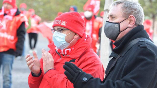 Streikende aus dem Werk Hanau-Großauheim von ABB-Hitachi zum Aktionsbesuch vor der Konzernzentrale in Zürich Streikende aus dem Werk Hanau-Großauheim von ABB-Hitachi zum Aktionsbesuch vor der Konzernzentrale in Zürich