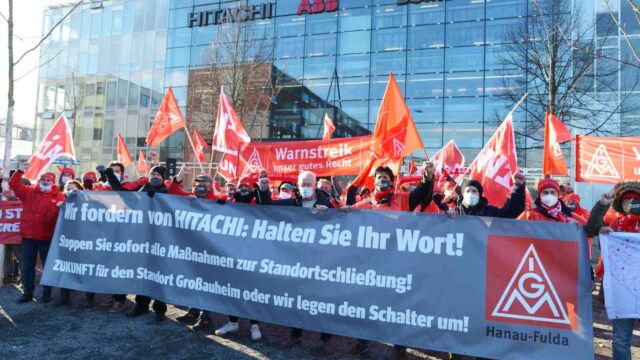 Streikende aus dem Werk Hanau-Großauheim von ABB-Hitachi zum Aktionsbesuch vor der Konzernzentrale in Zürich Streikende aus dem Werk Hanau-Großauheim von ABB-Hitachi zum Aktionsbesuch vor der Konzernzentrale in Zürich