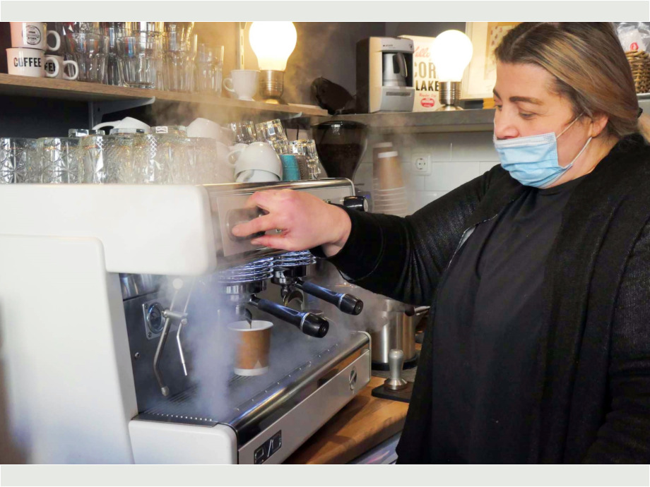 An der Kaffeemaschine An der Kaffeemaschine