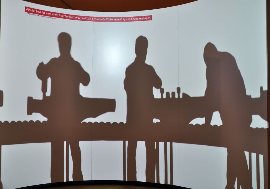 Rüsselsheim Stadtmuseum  Fließbandarbeit bei Opel Rüsselsheim Stadtmuseum Fließbandarbeit bei Opel