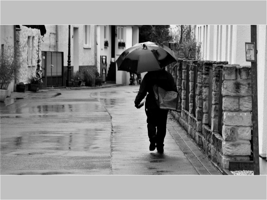 Zeitungsausträger im Regen Zeitungsausträger im Regen
