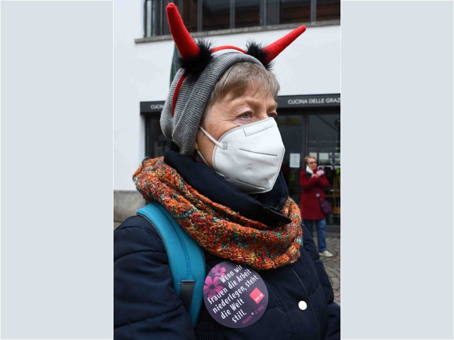 Protestaktion vor der Caritas Frankfurt gegen die Ablehnung der Allgemeinverbindlichkeit des Tarifvertrages für die Beschäftigten in der Altenpflege