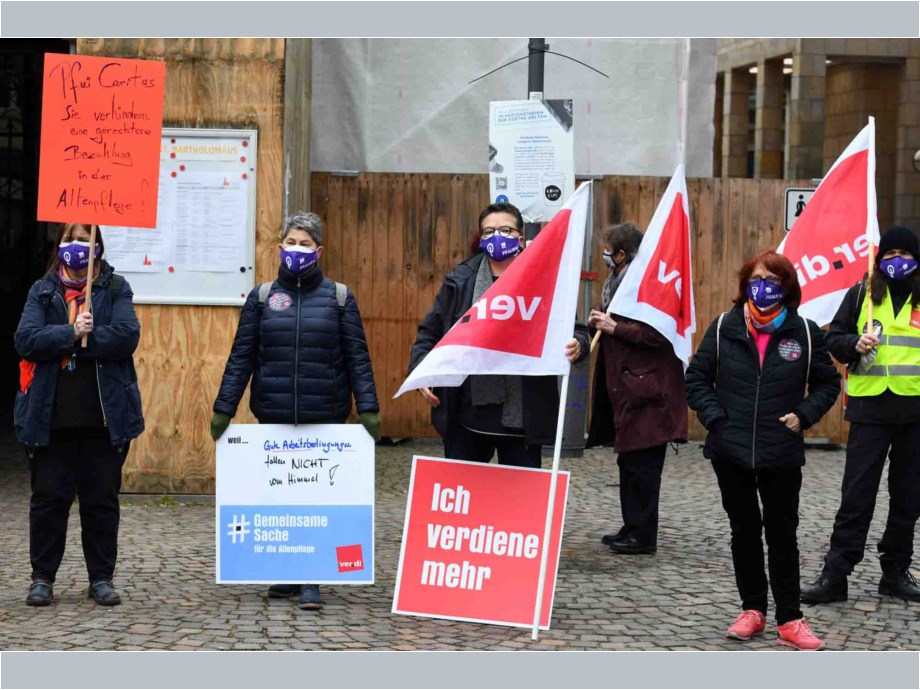 Protestaktion vor der Caritas Frankfurt gegen die Ablehnung der Allgemeinverbindlichkeit des Tarifvertrages für die Beschäftigten in der Altenpflege