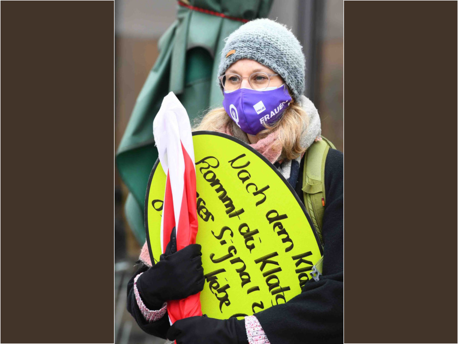 Protestaktion vor der Caritas Frankfurt gegen die Ablehnung der Allgemeinverbindlichkeit des Tarifvertrages für die Beschäftigten in der Altenpflege