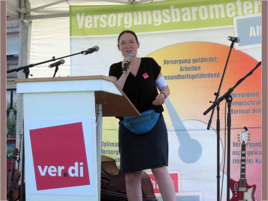 Begrüßung durch verdi-Sekretärin Anja Golder