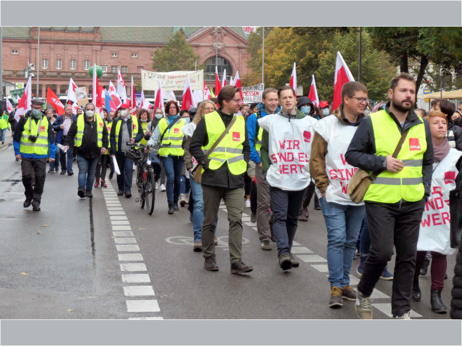 Demozug durch Wiesbaden
