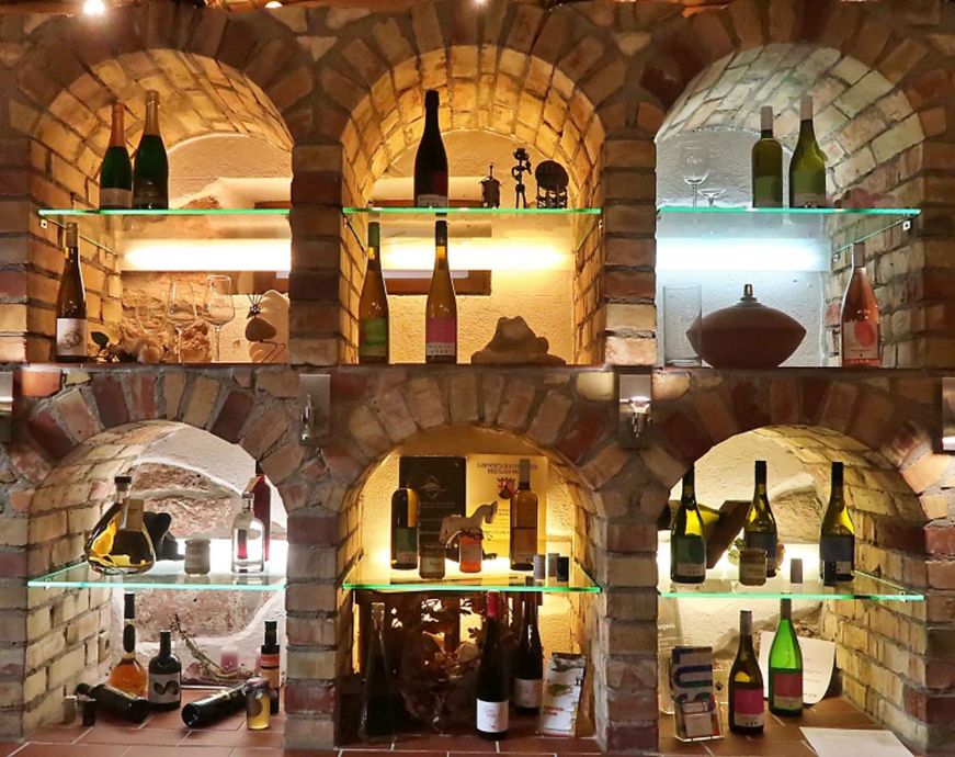 Eine Auswahl der besten Weine und Brände Eine Auswahl der besten Weine und Brände