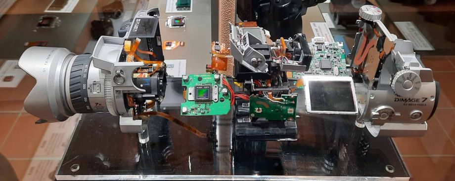 das digitale und optische Innenleben einer Spiegelreflexkamera das digitale und optische Innenleben einer Spiegelreflexkamera