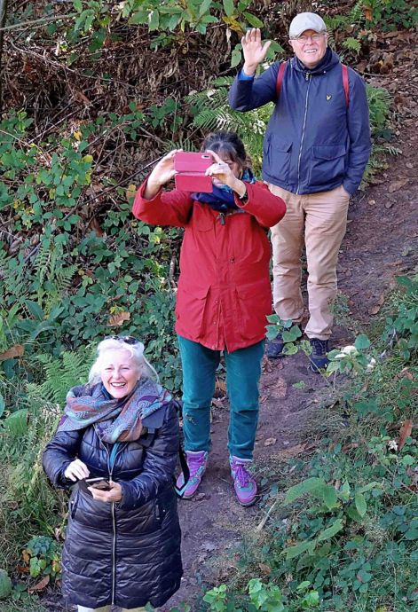 Die Bergwanderer grüßen die Sessellifter Die Bergwanderer grüßen die Sessellifter