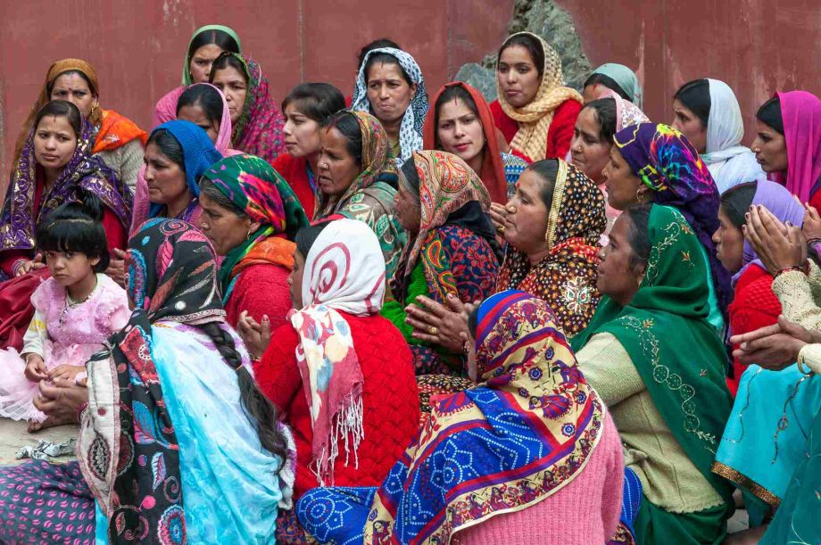 Pilgerinnen in Gaurikund, Indien