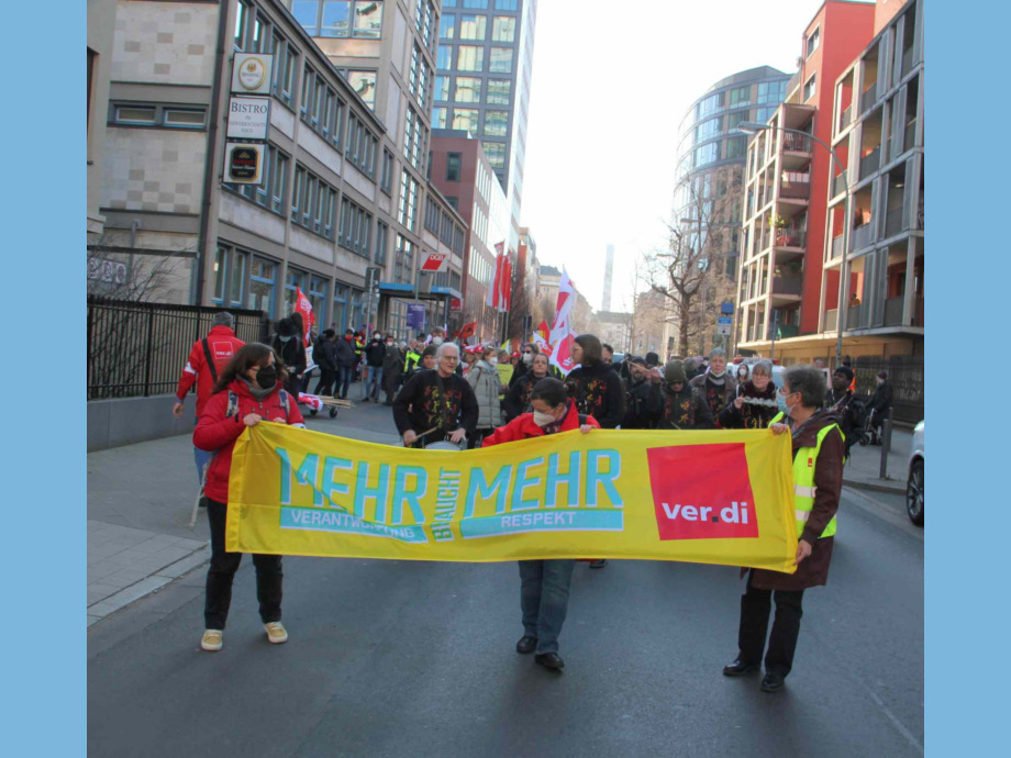 Demoauftakt am Gewerkschaftshaus
