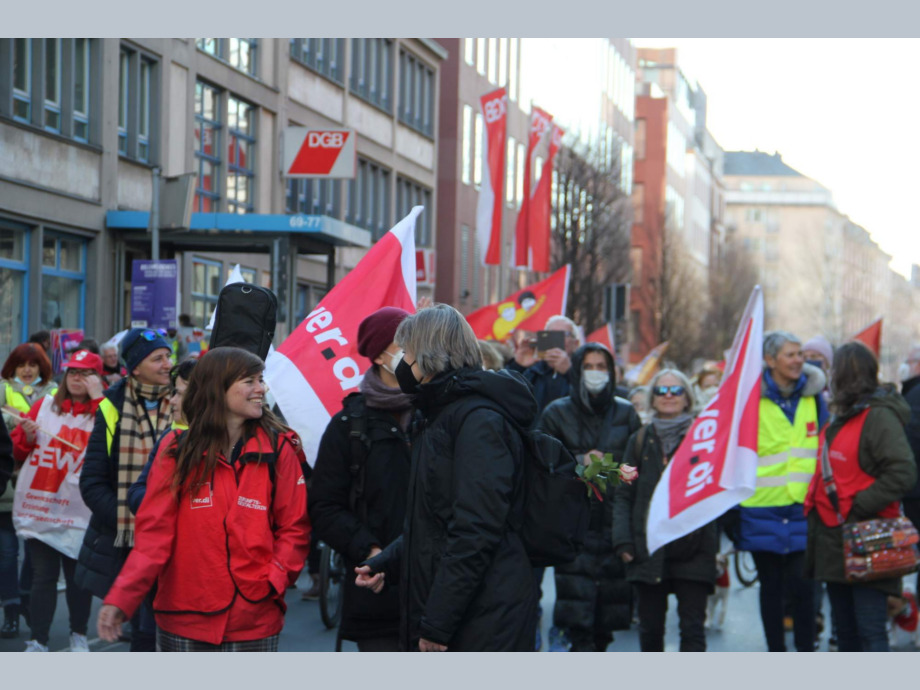 Demozug am Gewerkschaftshaus