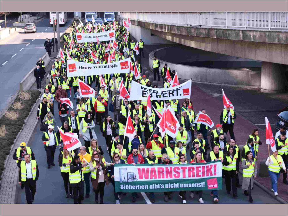 Demonstration am Flughafen