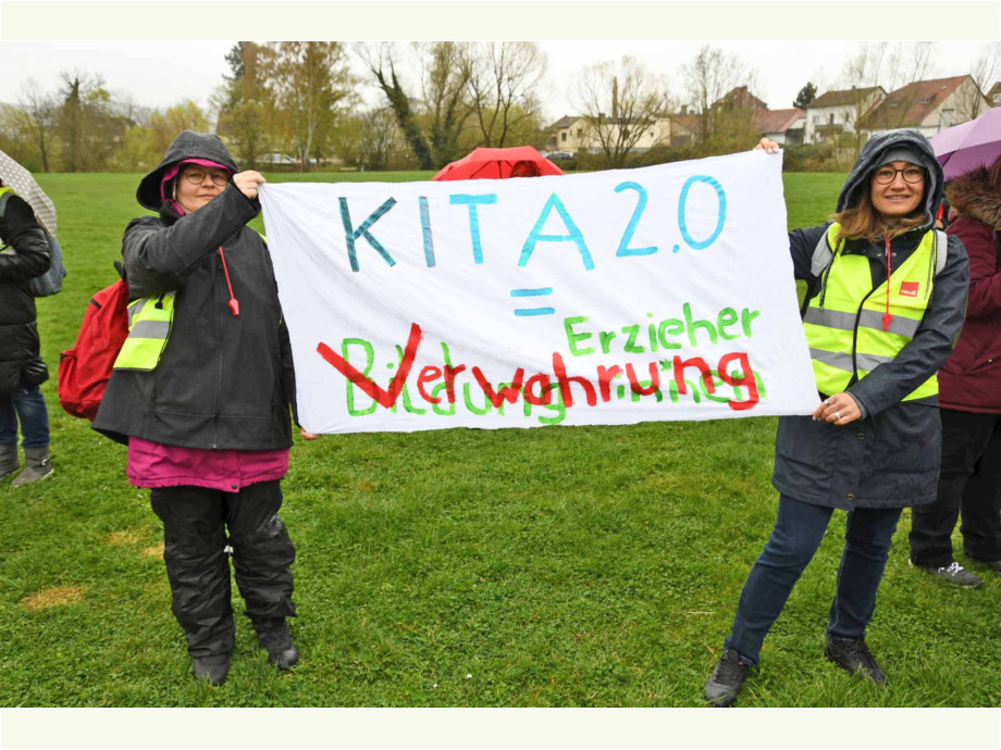 "Mehr bringt mehr!" - unter diesem Motto demonstrierten heute streikende Beschäftigte aus dem Sozial- und Erziehungsdienst des Main-Kinzig-Kreises in Gelnhausen "Mehr bringt mehr!" - unter diesem Motto demonstrierten heute streikende Beschäftigte aus dem Sozial- und Erziehungsdienst des Main-Kinzig-Kreises in Gelnhausen
