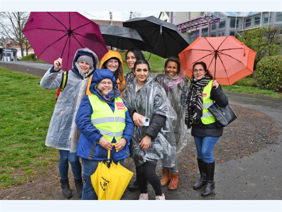 "Mehr bringt mehr!" - unter diesem Motto demonstrierten heute streikende Beschäftigte aus dem Sozial- und Erziehungsdienst des Main-Kinzig-Kreises in Gelnhausen "Mehr bringt mehr!" - unter diesem Motto demonstrierten heute streikende Beschäftigte aus dem Sozial- und Erziehungsdienst des Main-Kinzig-Kreises in Gelnhausen