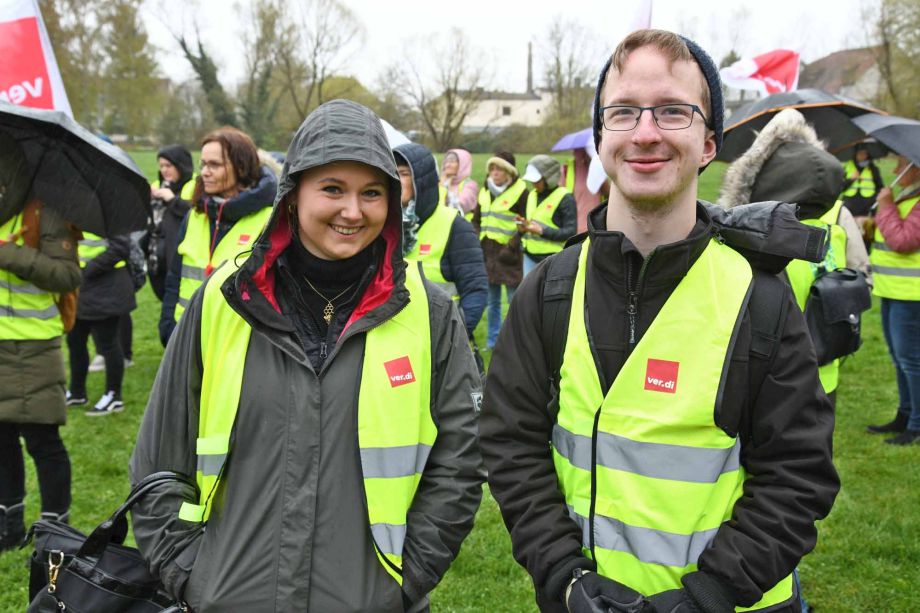 "Mehr bringt mehr!" - unter diesem Motto demonstrierten heute streikende Beschäftigte aus dem Sozial- und Erziehungsdienst des Main-Kinzig-Kreises in Gelnhausen