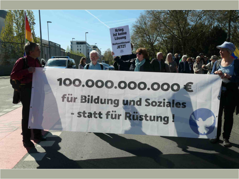 Demonstrationszug vom US Generalkonsulat zum Frankfurter Römerberg
