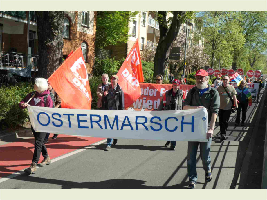 Demonstrationszug vom US Generalkonsulat zum Frankfurter Römerberg