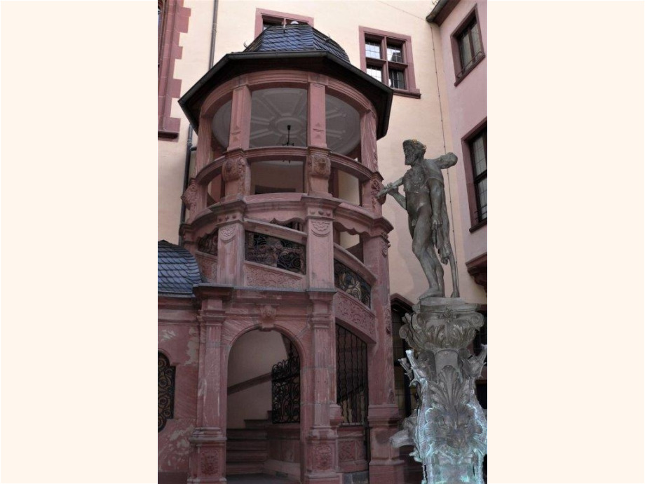 Treppenturm im Römer
