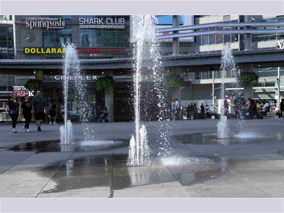 Die Brunnen auf dem Yonge Dundas Square in Toronto