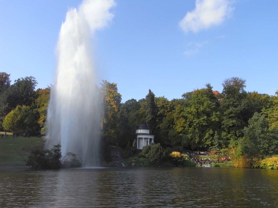 Die große Schlussfontäne der Wasserspiele im Bergpark Kassel