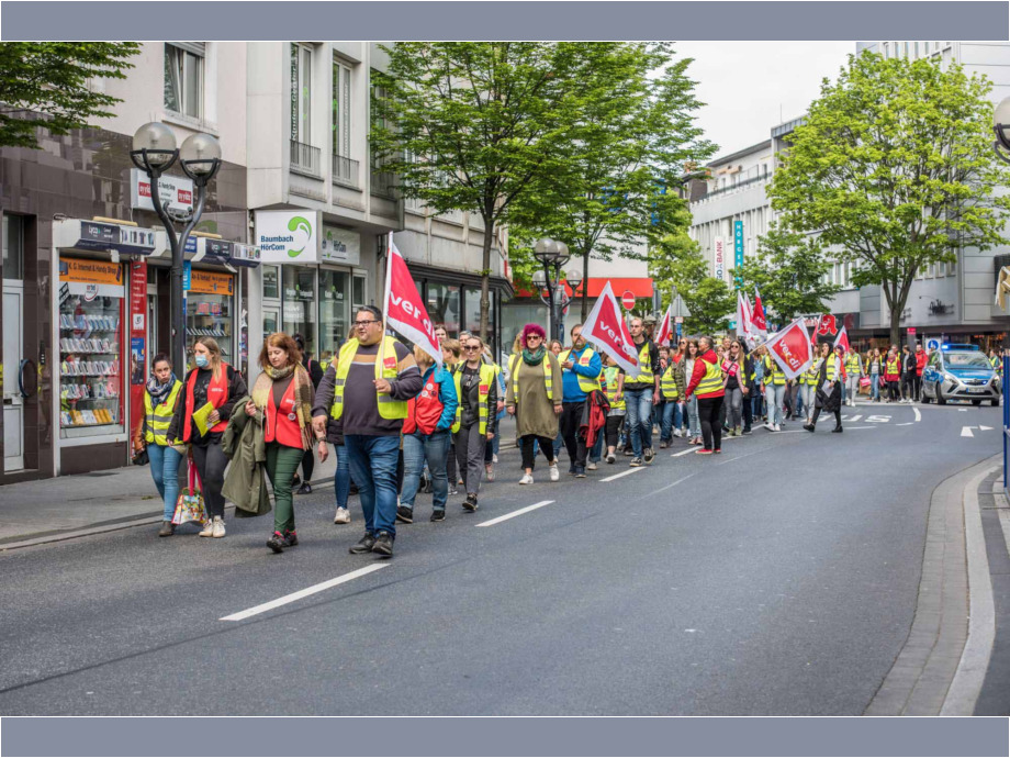 Warnstreik in Hanau für die Aufwertung der Berufe im Sozial- und Erziehungsbereich Warnstreik in Hanau für die Aufwertung der Berufe im Sozial- und Erziehungsbereich
