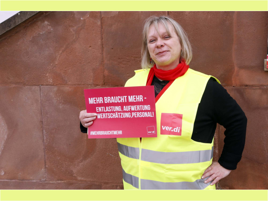 Einige Hundert Beschäftigte aus den Kitas und dem Sozialbereich im Main-Kinzig-Kreis beteiligen sich heute am Warnstreiktag in Hanau Einige Hundert Beschäftigte aus den Kitas und dem Sozialbereich im Main-Kinzig-Kreis beteiligen sich heute am Warnstreiktag in Hanau