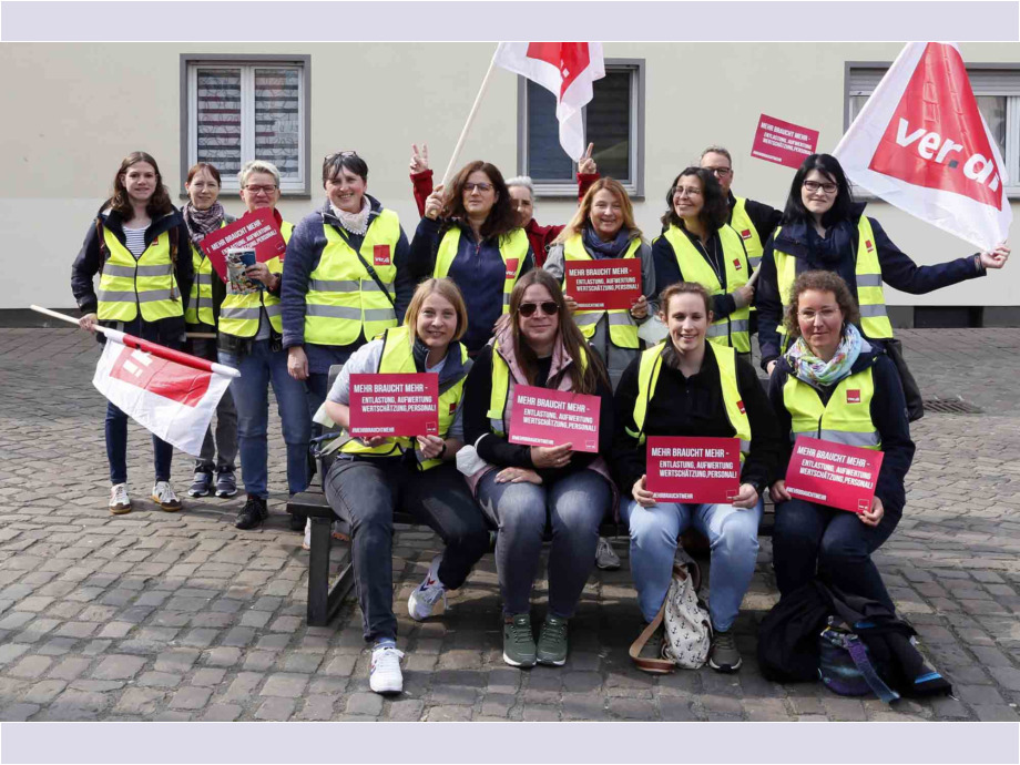 Einige Hundert Beschäftigte aus den Kitas und dem Sozialbereich im Main-Kinzig-Kreis beteiligen sich heute am Warnstreiktag in Hanau Einige Hundert Beschäftigte aus den Kitas und dem Sozialbereich im Main-Kinzig-Kreis beteiligen sich heute am Warnstreiktag in Hanau