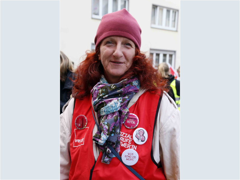 Einige Hundert Beschäftigte aus den Kitas und dem Sozialbereich im Main-Kinzig-Kreis beteiligen sich heute am Warnstreiktag in Hanau Einige Hundert Beschäftigte aus den Kitas und dem Sozialbereich im Main-Kinzig-Kreis beteiligen sich heute am Warnstreiktag in Hanau