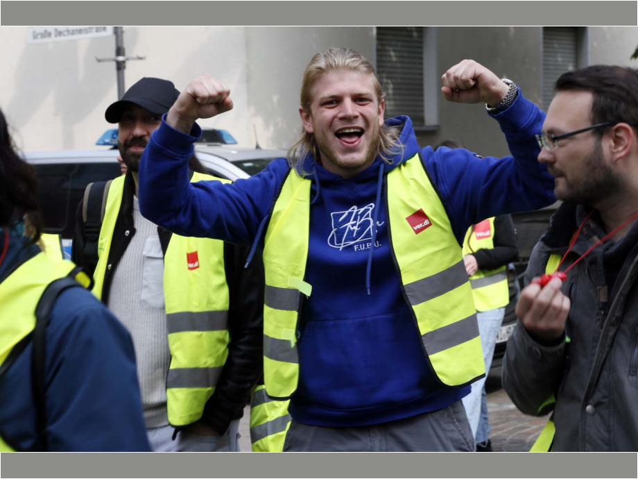 Einige Hundert Beschäftigte aus den Kitas und dem Sozialbereich im Main-Kinzig-Kreis beteiligen sich heute am Warnstreiktag in Hanau Einige Hundert Beschäftigte aus den Kitas und dem Sozialbereich im Main-Kinzig-Kreis beteiligen sich heute am Warnstreiktag in Hanau
