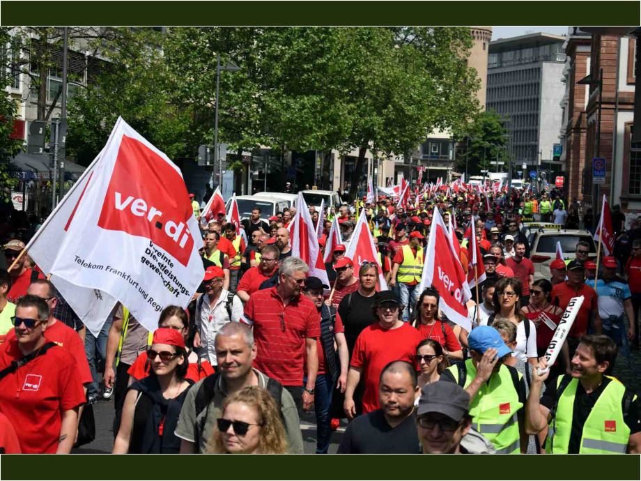 Demonstration und Kundgebung von streikenden Telekom-Beschäftigten am 10. Mai 2022 in Frankfurt