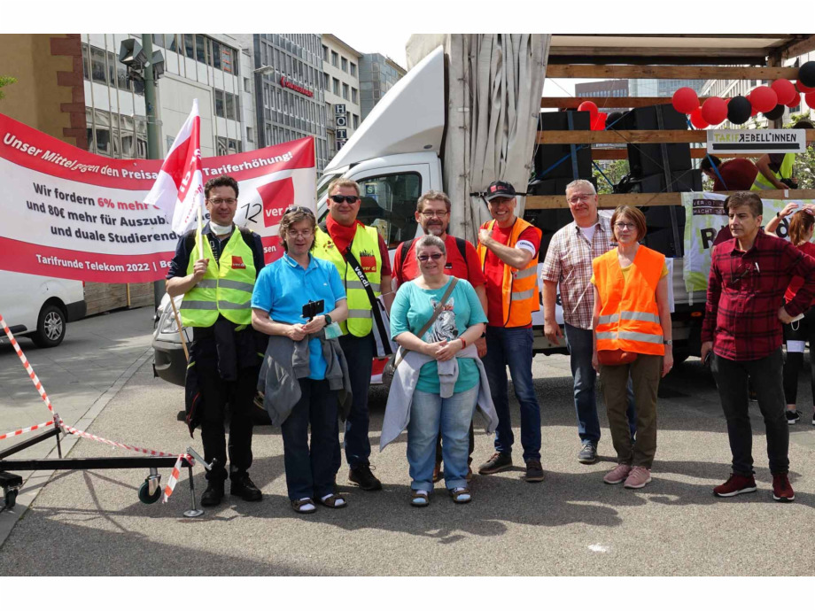 Demonstration und Kundgebung von streikenden Telekom-Beschäftigten am 10. Mai 2022 in Frankfurt