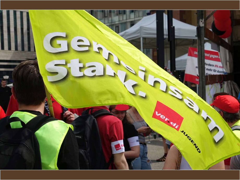 Demonstration und Kundgebung von streikenden Telekom-Beschäftigten am 10. Mai 2022 in Frankfurt